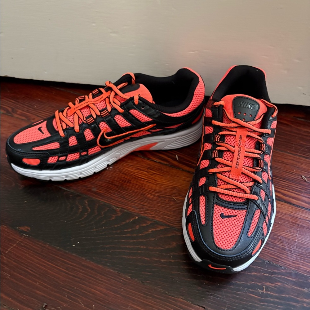 Nike Vibrant Black and Orange Running Shoes